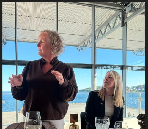 Sosialt med Wave på Sanden